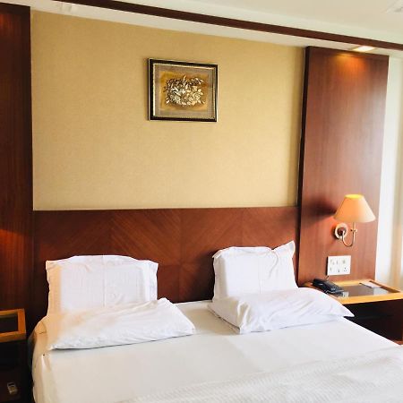 Hotel Jammu Ashok Esterno foto