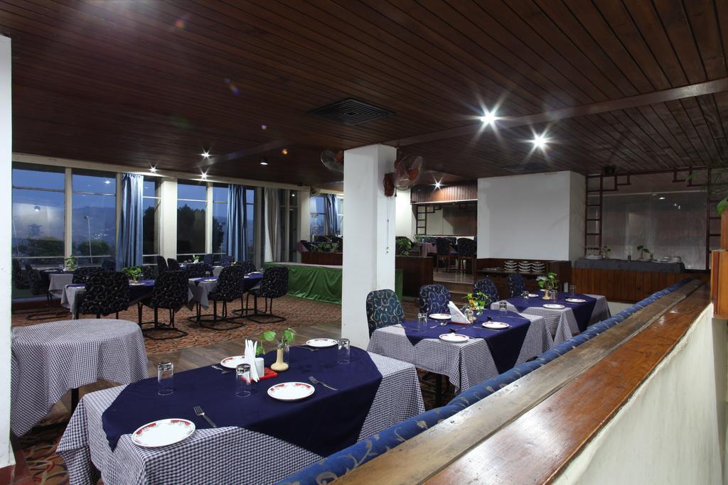 Hotel Jammu Ashok Esterno foto
