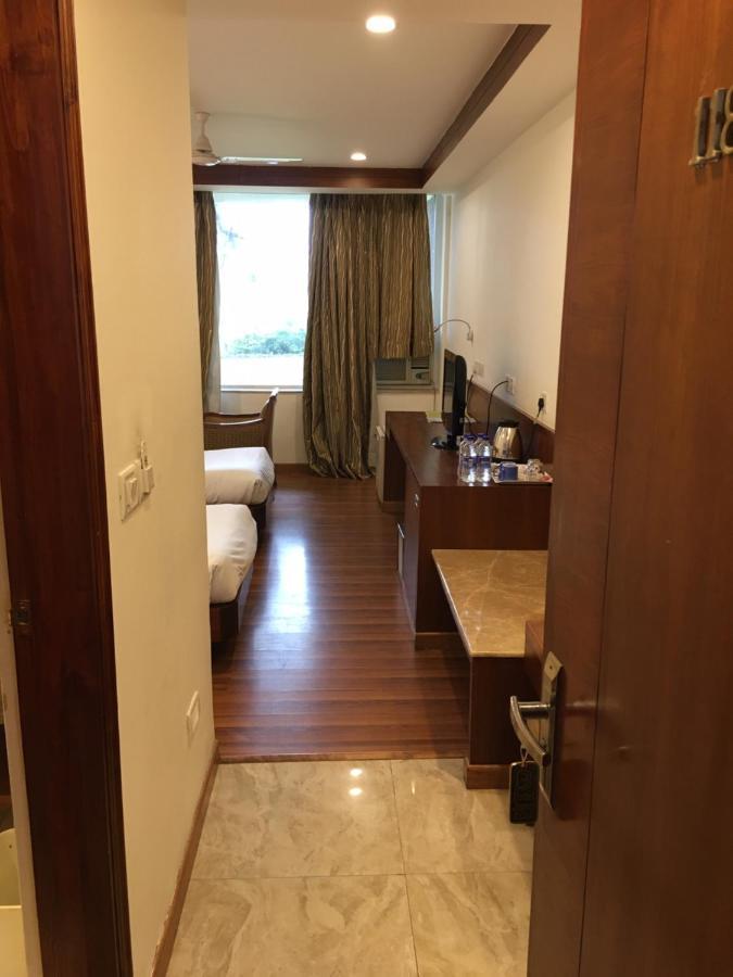 Hotel Jammu Ashok Esterno foto