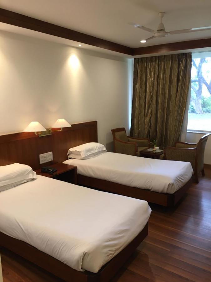 Hotel Jammu Ashok Esterno foto