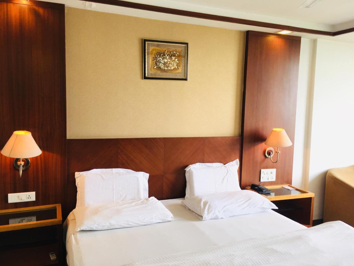 Hotel Jammu Ashok Esterno foto