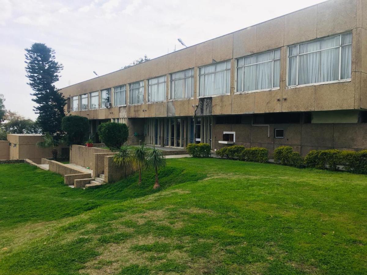 Hotel Jammu Ashok Esterno foto