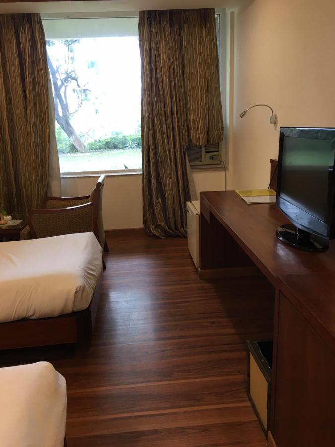 Hotel Jammu Ashok Esterno foto