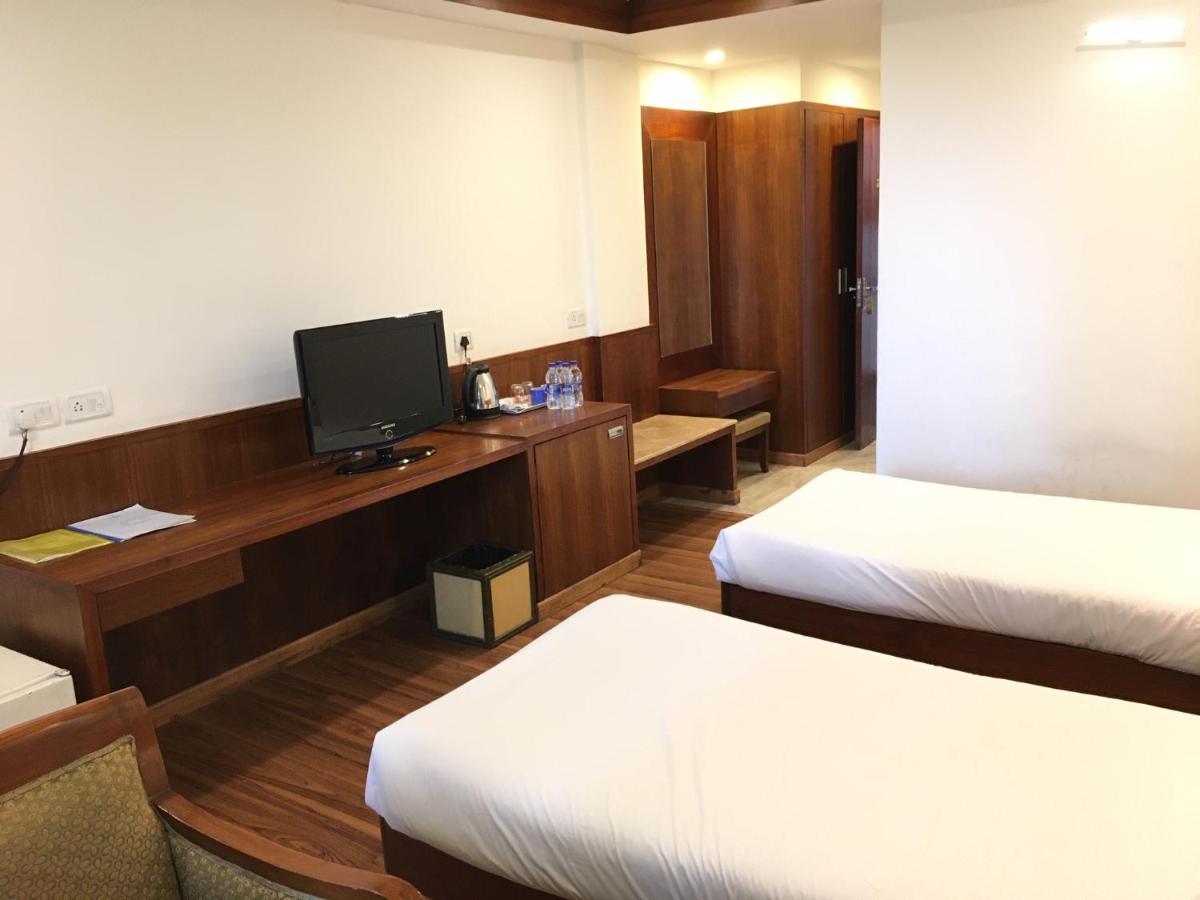 Hotel Jammu Ashok Esterno foto